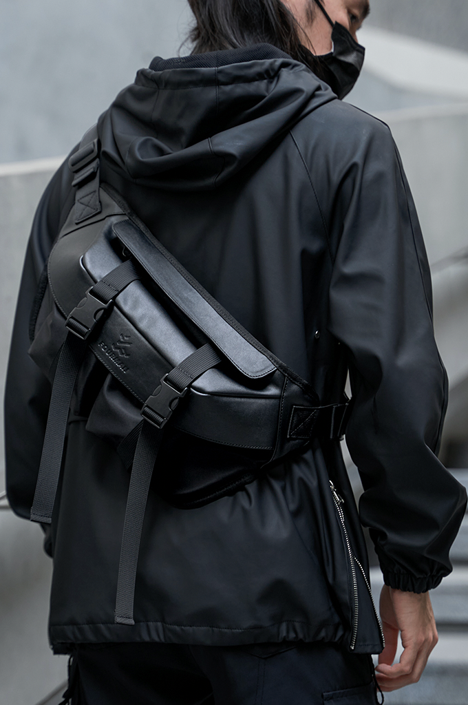 messenger bag techwear